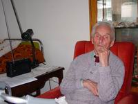Profesor Stefan Kryński w swoim mieszkaniu - kwiecień 2003
